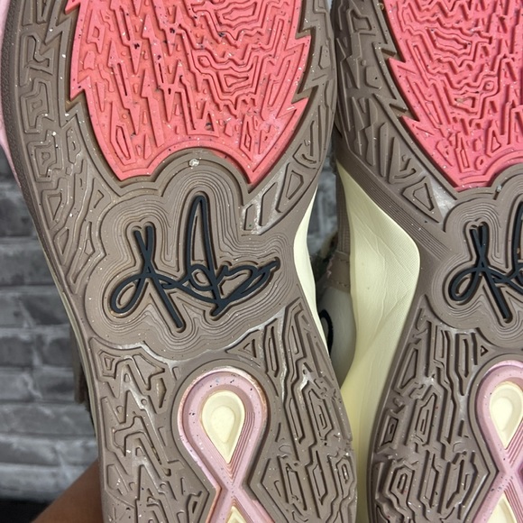 Nike - Picture 10 of 13